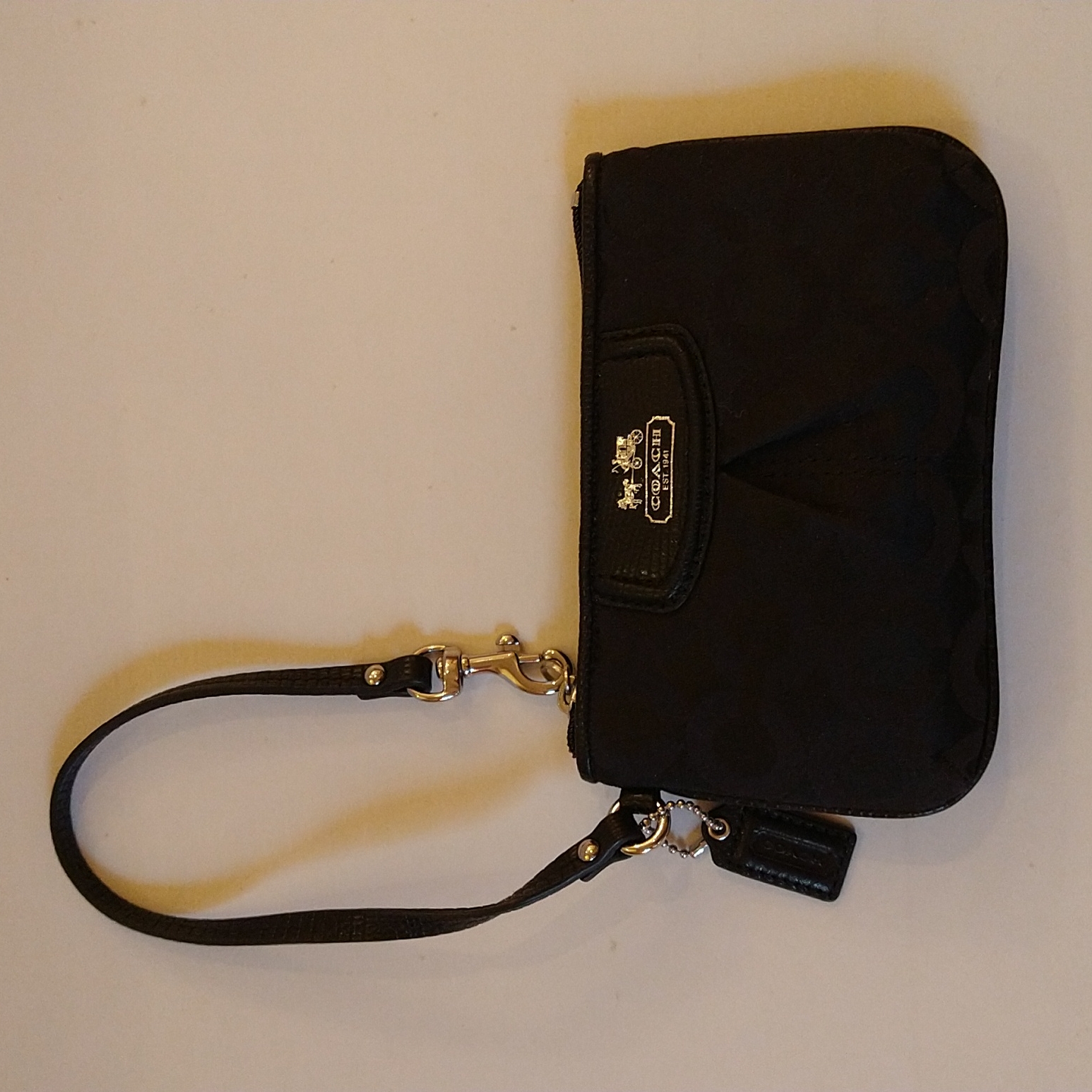 Nwot. Coach Canvas Signature C Logo Wristlet.